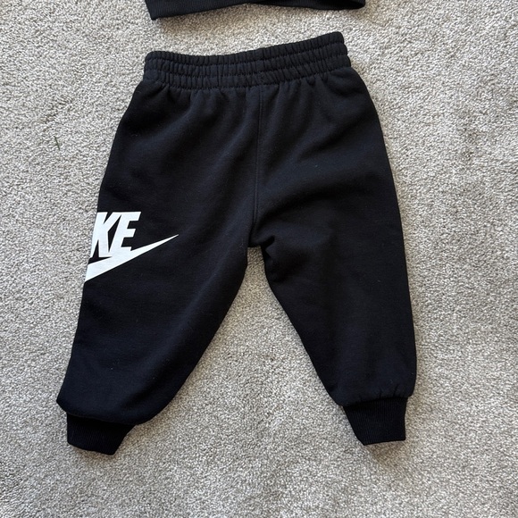 Nike- Boys 2-Piece Club Fleece Hoodie and Pants Set - Picture 5 of 7